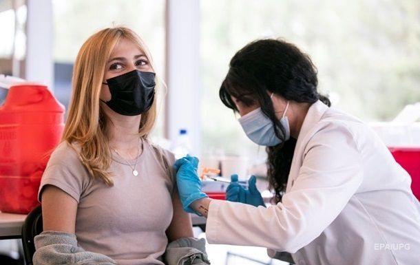 Украинцам готовят "плюшки" за вакцинацию