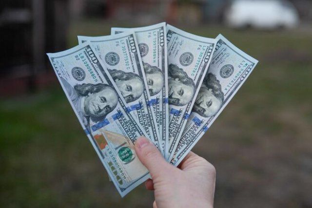 Заробитчане стали переводить больше денег: с начала года перечислили $5 млрд