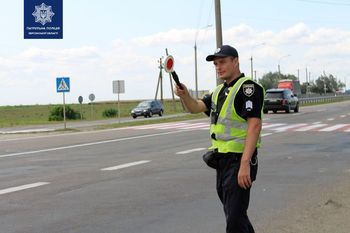 Патрульні контролюють рух великовагових транспортних засобів за умов високих температур