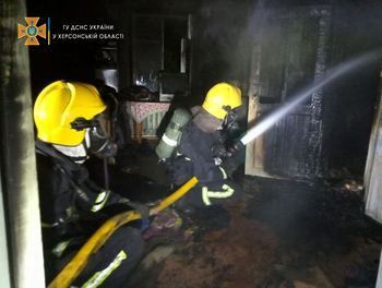 В Каховському районі вночі рятувальники ліквідували пожежі двох будинків