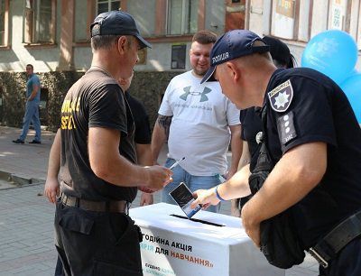 На Херсонщині поліцейські провели благодійну акцію «Готуємось до школи разом»