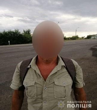 У рейсовому автобусі чоловік погрожував підірвати гранату