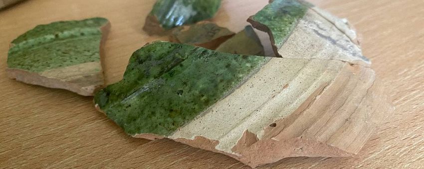 До херсонського музею передали артефакти, які знайшли під час розкопок