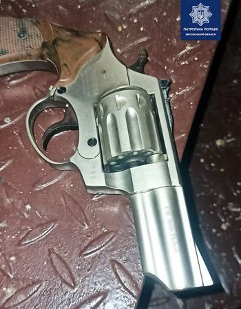 Патрульні затримали відпочивальника з пістолетом, що погрожував