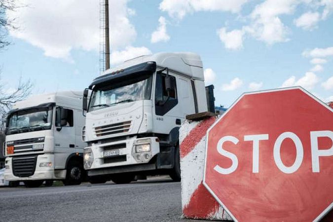 Фурам заборонили в’їзд у Херсон, але деякі просочуються