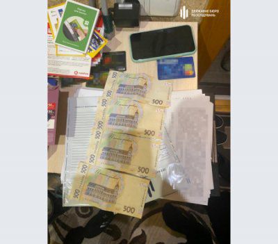 ДБР на Херсонщині викрило схему поборів з водіїв вантажівок на поліцейських постах