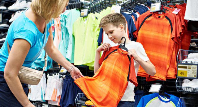 Цены на обувь и одежду резко поднимутся: продавцы назвали причины подорожания