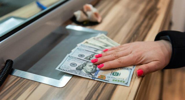 Курс валют на 2.08.2021: Доллар подешевел