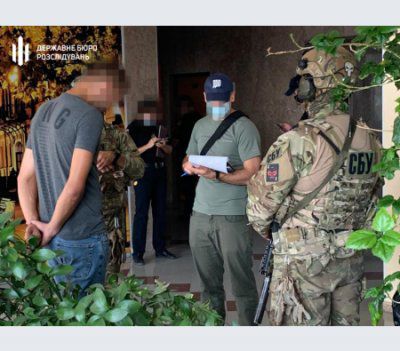 ДБР на Херсонщині викрило схему поборів з водіїв вантажівок на поліцейських постах