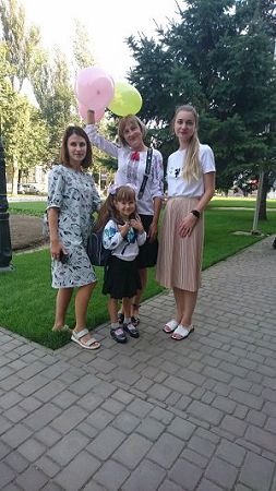 Першокласники  Дніпровського району отримали приладдя для школи