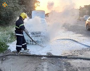 У Новій Каховці загасили палаючий автомобіль