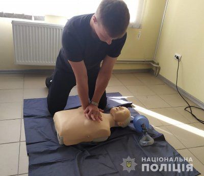 В Херсоні для поліцейських організували практичний тренінг з надання першої домедичної допомоги