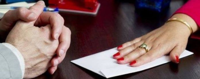 Украинцев накажут за зарплаты в конвертах: кто заплатит штраф от 60 до 180 тысяч гривень