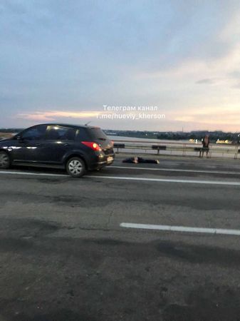 На Антоновском мосту в Херсоне сбили насмерть велосипедиста