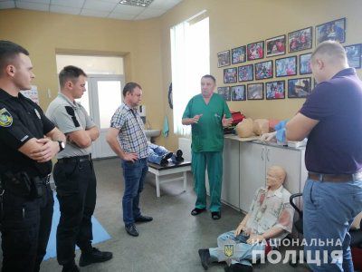В Херсоні для поліцейських організували практичний тренінг з надання першої домедичної допомоги