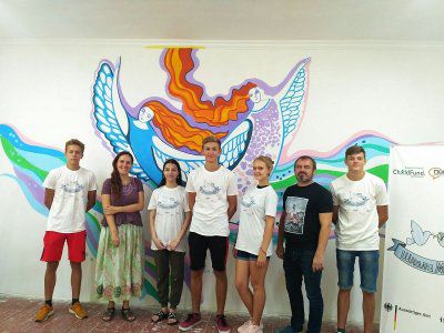 В Чаплинській «Школі Миру» завершився процес створення муралу