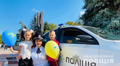 Поліцейські Херсонщини провели акцію «Відведи дитину до школи»