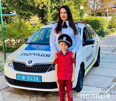 Поліцейські Херсонщини провели акцію «Відведи дитину до школи»