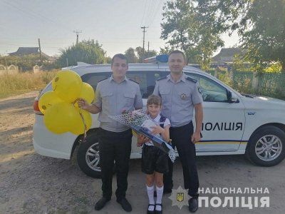 Поліцейські Херсонщини провели акцію «Відведи дитину до школи»