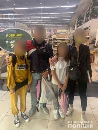 На Херсонщині розшукали двох школярок, які втекли з дому за понад 130 км у центр розваг