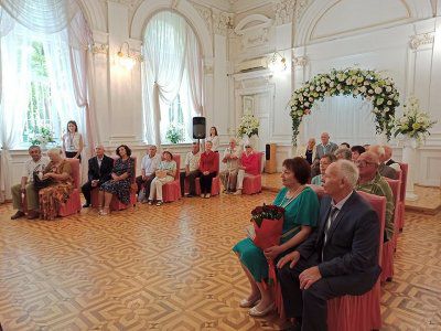 Солідні «молодята»: у Херсоні вшанували поважні подружжя