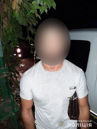 В Херсоні чоловік кривдив дружину в присутності 4-х дітей - поліція склала протокол