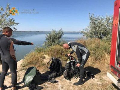 Із затонулого літака сапери-водолази вилучили та знищили 10 боєприпасів