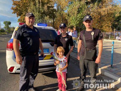 Поліцейські Херсонщини провели акцію «Відведи дитину до школи»