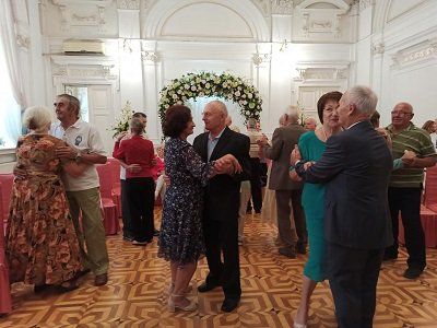 Солідні «молодята»: у Херсоні вшанували поважні подружжя