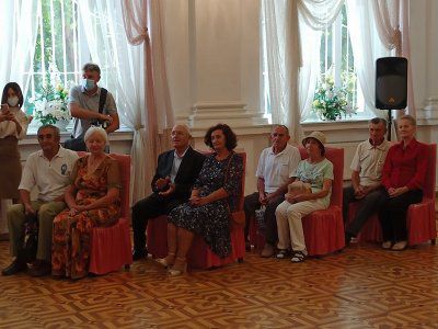 Солідні «молодята»: у Херсоні вшанували поважні подружжя