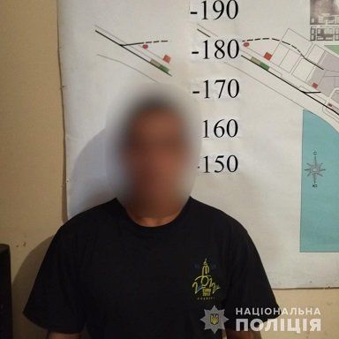 Поліція знайшла грабіжника, що вдерся в будинок жительки Генічеська. Про сувенірні гроші та розчарування зловмисника