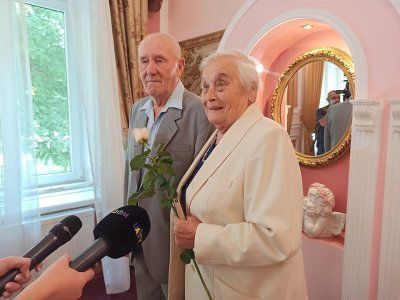 Солідні «молодята»: у Херсоні вшанували поважні подружжя