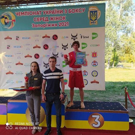 Xepcoнcкaя cпopтcмeнкa cтaлa бpoнзoвым пpизёpoм чeмпиoнaтa Укpaины пo бoкcу