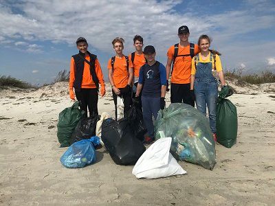 Джарилгач прибрали волонтери