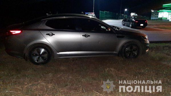 Угрожал пистолетом: вооруженный юноша угнал такси в Одесской области