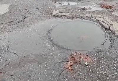 Херсонська ТЕЦ обіцяє відремонтувати порив у центрі міста, однак строки поки що не називає