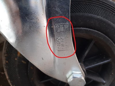 У Херсоні з новеньких контейнерів для сміття викрали колеса