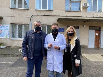 Подяка лікарям - херсонський театр дарує запрошення на вистави