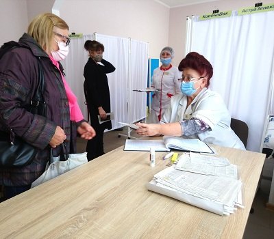 У Херсоні в лікарні Тропіних вакцинують понад 600 осіб за день