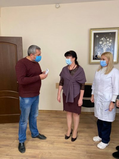 Подяка лікарям - херсонський театр дарує запрошення на вистави