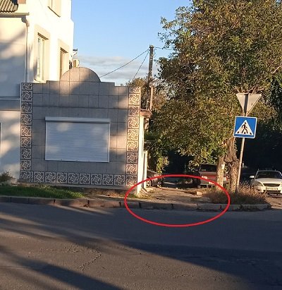 При ремонті доріг в Херсоні враховують потреби маломобільних груп населення