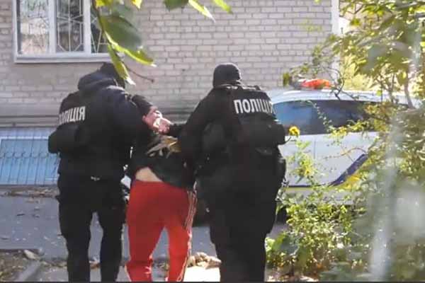 У Херсоні наркозалежний взяв у заручники продавчиню: поліція провела спецоперацію