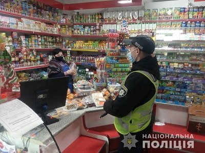 За минулу добу поліцейські Херсонщини перевірили більше 900 суб’єктів господарювання щодо виконання протиепідемічних заходів