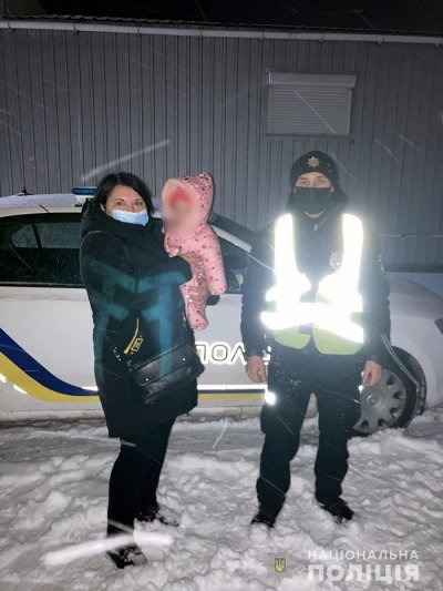 У Таврійську поліцейські вилучили з родини 5-місячне немовля