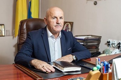 Голова Новокаховської громади Володимир Коваленко на робочому місці