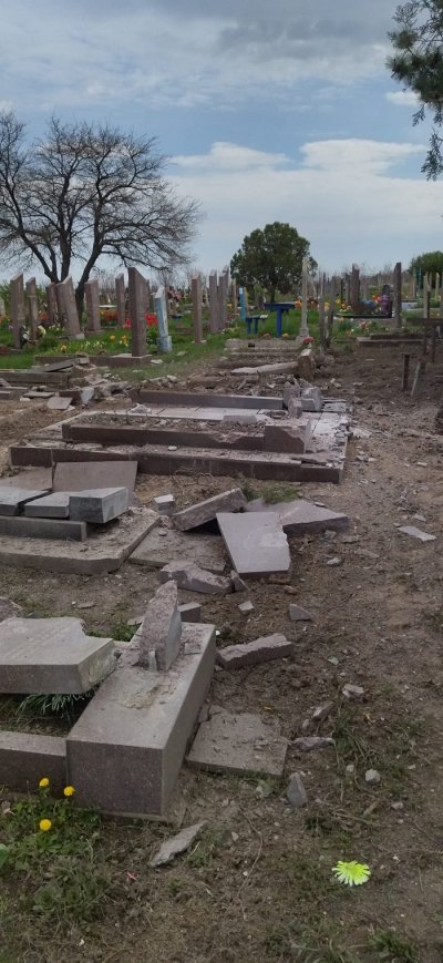 Кладовище у Осокорівці Нововоронцовської громади постраждало від обстрілів Кладовище у Осокорівці Нововоронцовської громади постраждало від обстрілів