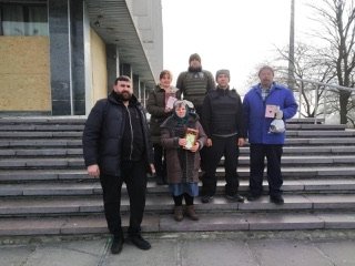 Працівники обласної бібліотеки Гончара отримали подарунки від колег зі Львова