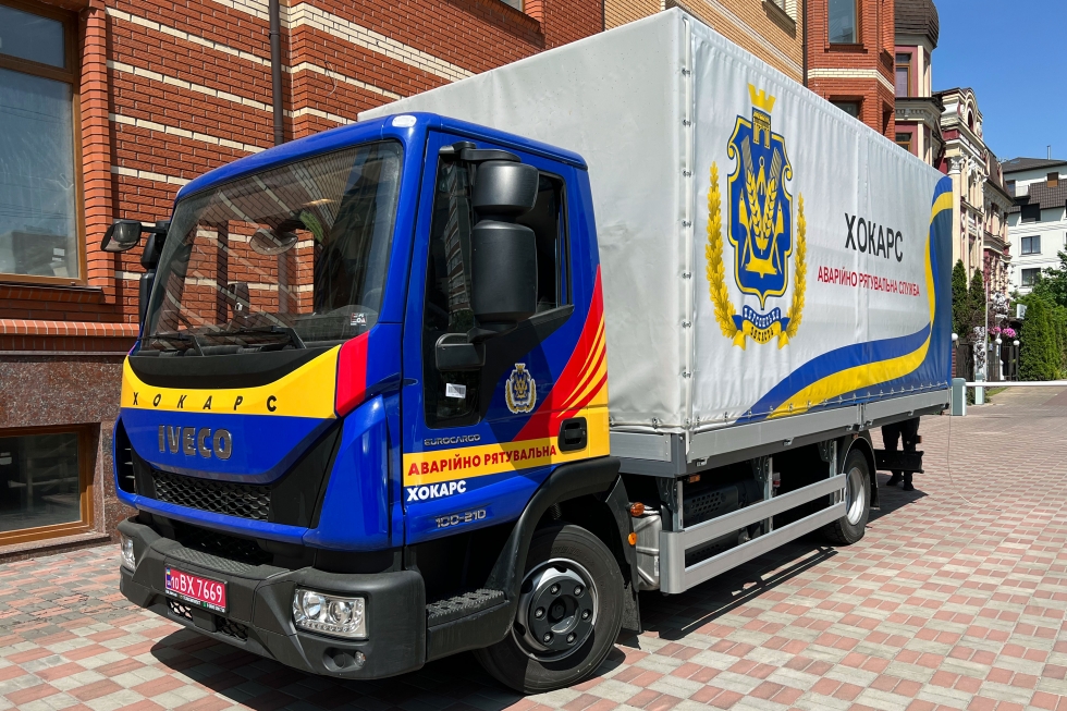 Херсонським комунальникам відправили спеціалізовані автомобілі