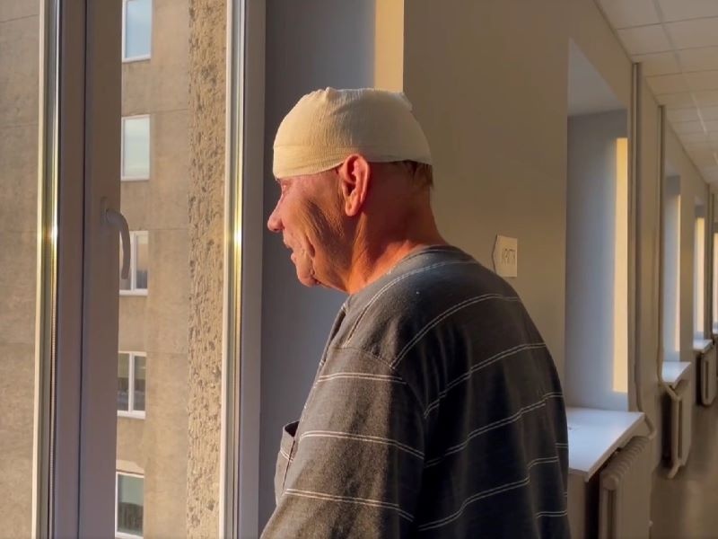 Пораненому херсонцю пересадили м'язову тканину зі спини на голову