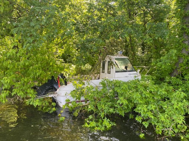 Водні поліцейські Херсонщини повернули власнику викрадений катер
